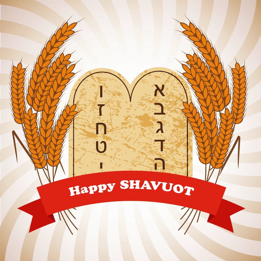 上图：犹太人庆祝七七节（Shavuot）典型图案，这些图案通常都包括代表粮食的麦穗、面包和代表十诫的石版、妥拉经卷或西奈山。犹太人不但在七七节庆祝丰收，也在七七节记念神赐下十诫。